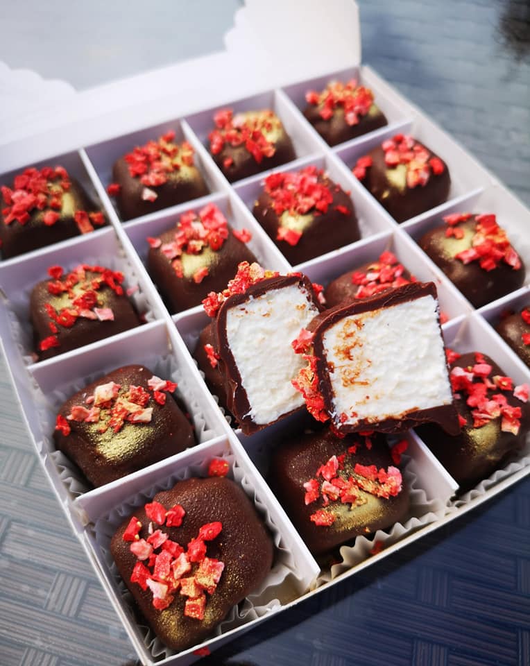 Biezpiena sieriņi ar tumšo šokolādi