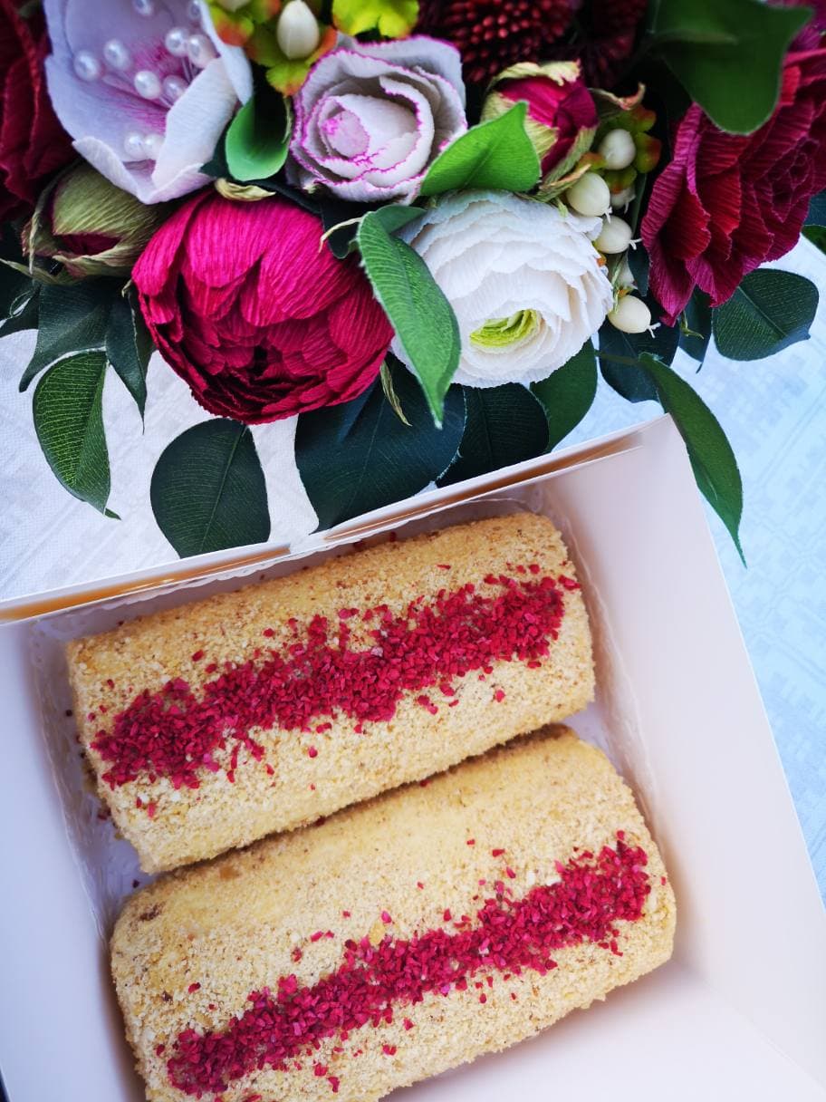 Biskvīta rulete ar riekstu praline