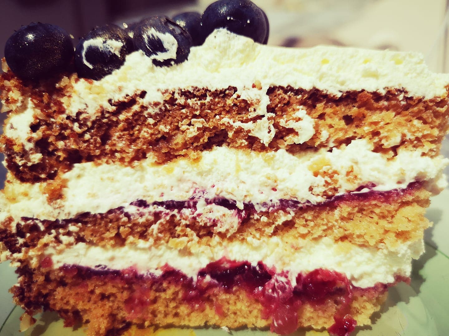 Biskvīta meduskūka